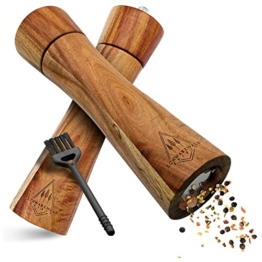 Schwarzwald Spirit Salz und Pfeffermühle Holz Groß (21 cm) - Set mit Pfeffer und Salzmühle - Gewürzmühle mit Keramikmahlwerk inkl. Reinigungspinsel, Rezeptbuch - Küchenhelfer Geschenkidee - 1